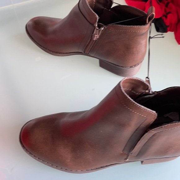 New - Picture 1 of 3